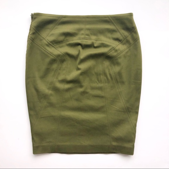 Marciano Skirt with Curve-Enhancing Seams - Picture 3 of 7